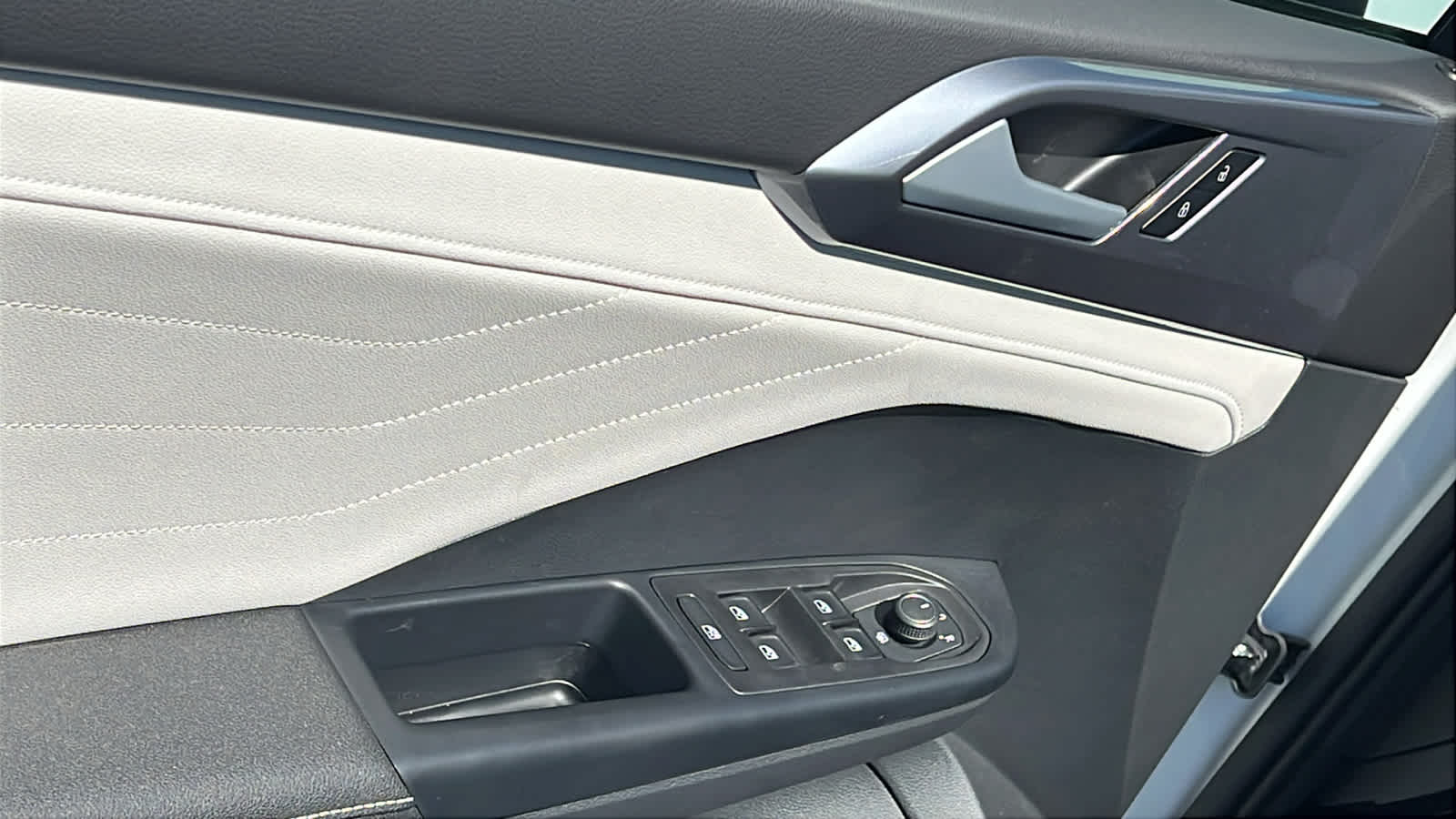 Thumbnail: 2025 Volkswagen Taos - 22