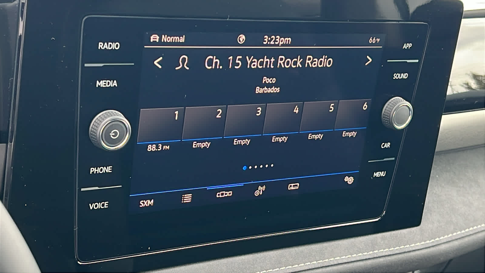 Thumbnail: 2025 Volkswagen Taos - 15