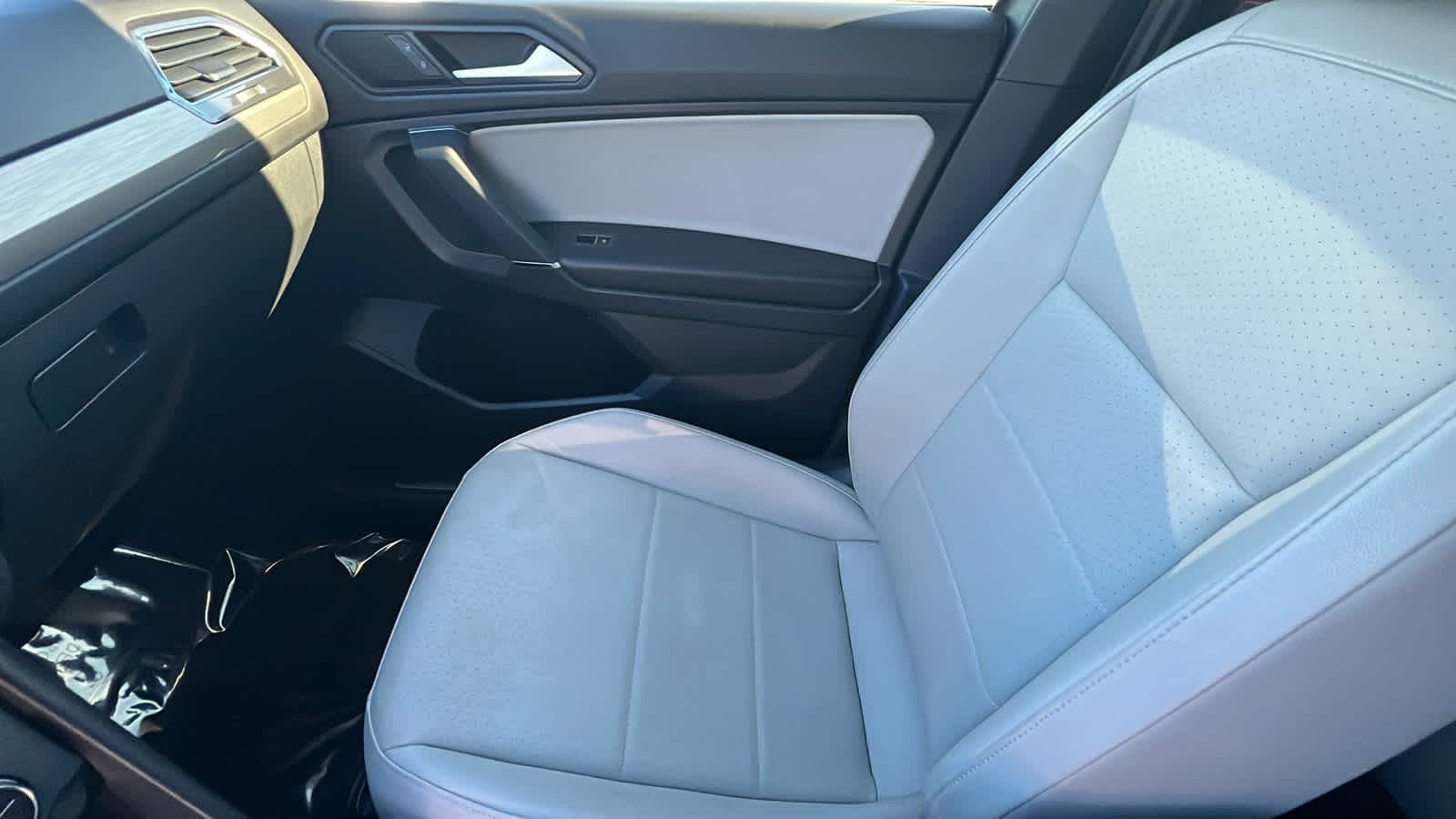 Thumbnail: 2020 Volkswagen Tiguan - 12