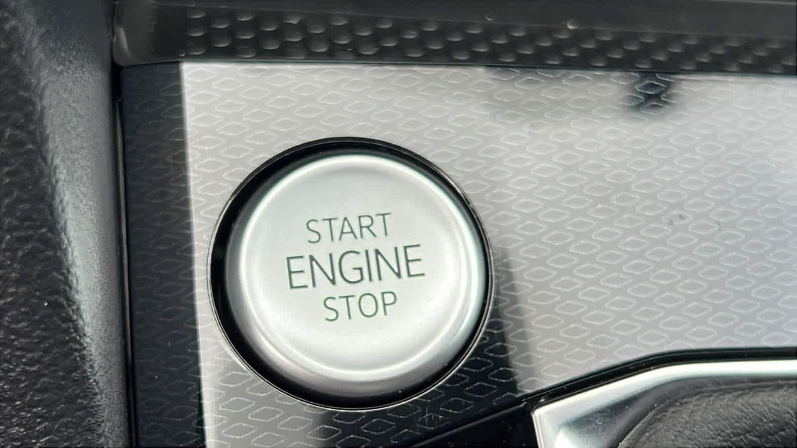 Thumbnail: 2025 Volkswagen Taos - 17