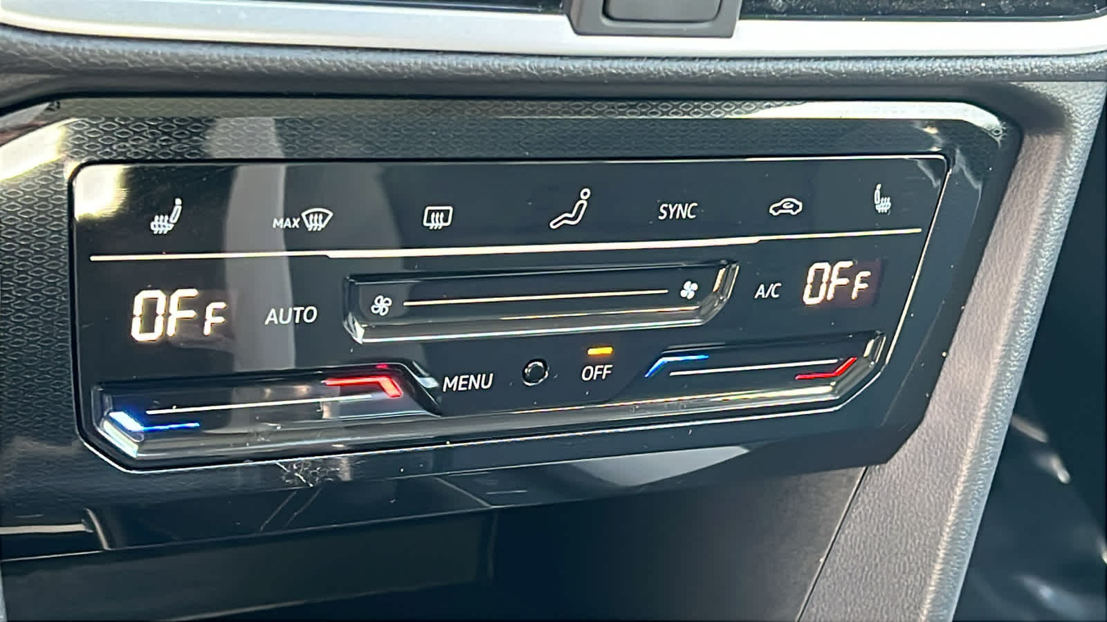 Thumbnail: 2025 Volkswagen Taos - 14