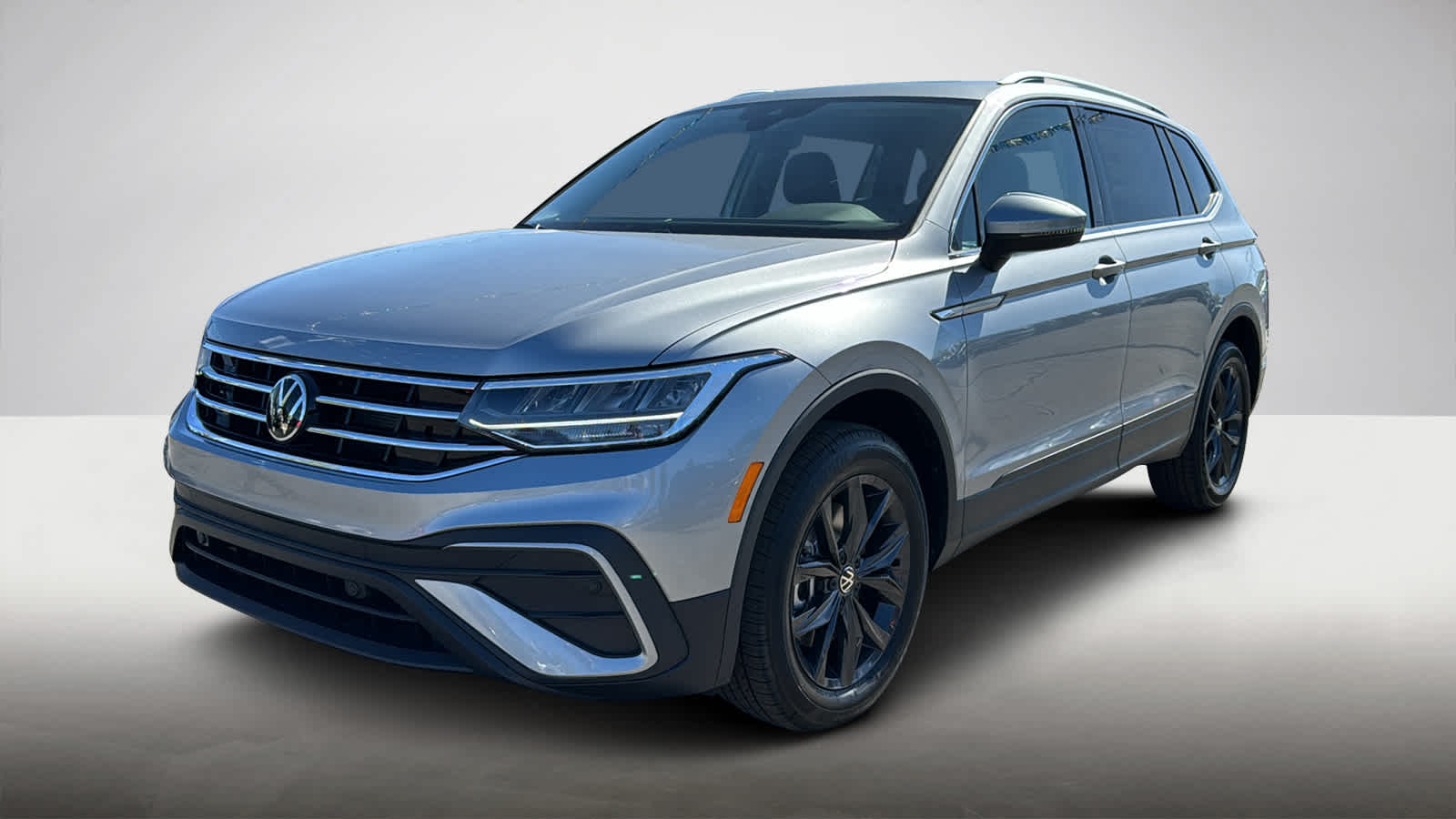 2024 Volkswagen Tiguan 2.0T Hero Image