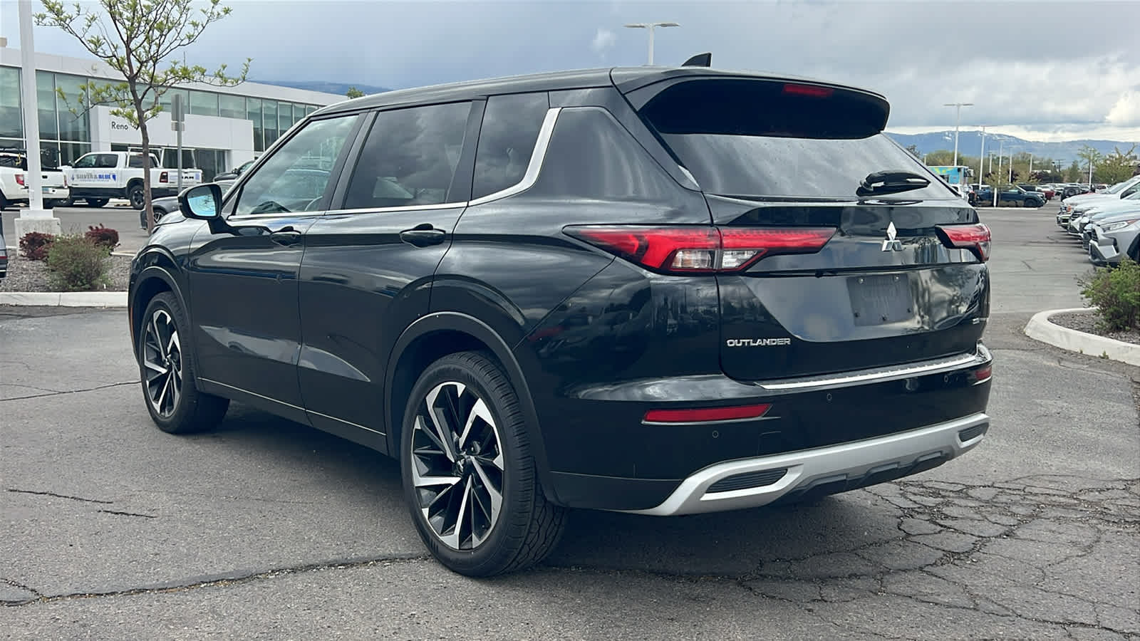 Thumbnail: 2024 Mitsubishi Outlander - 7