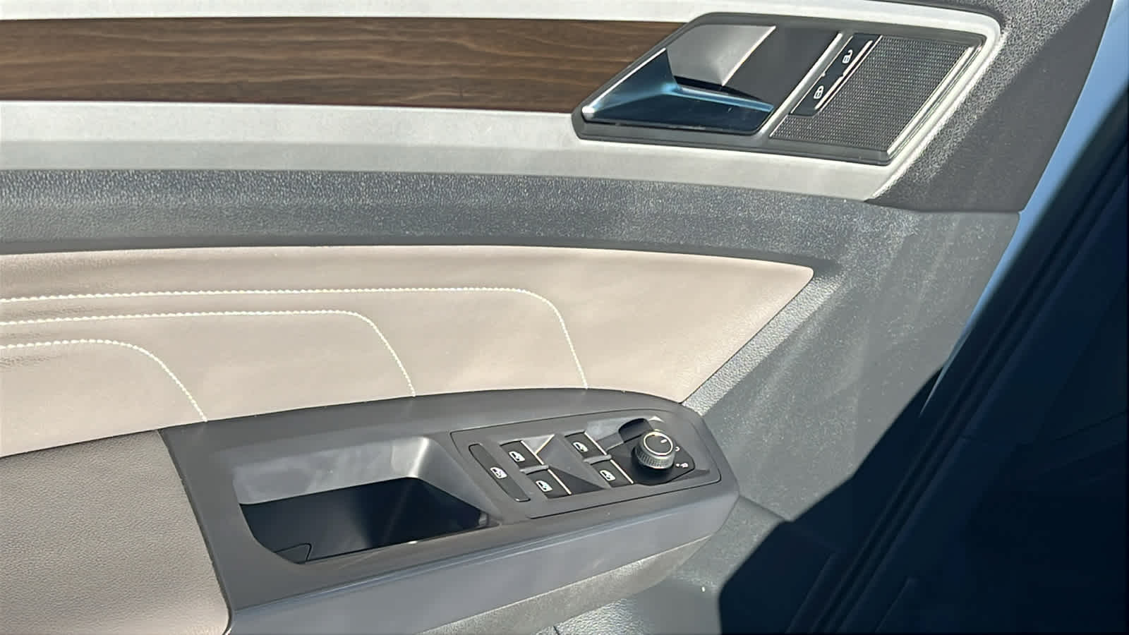 Thumbnail: 2021 Volkswagen Atlas - 22