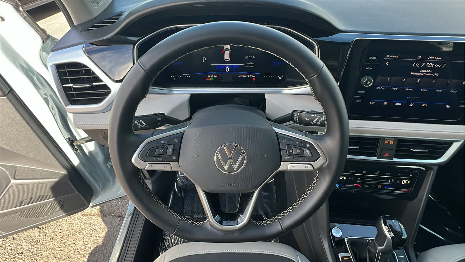 Thumbnail: 2025 Volkswagen Taos - 18