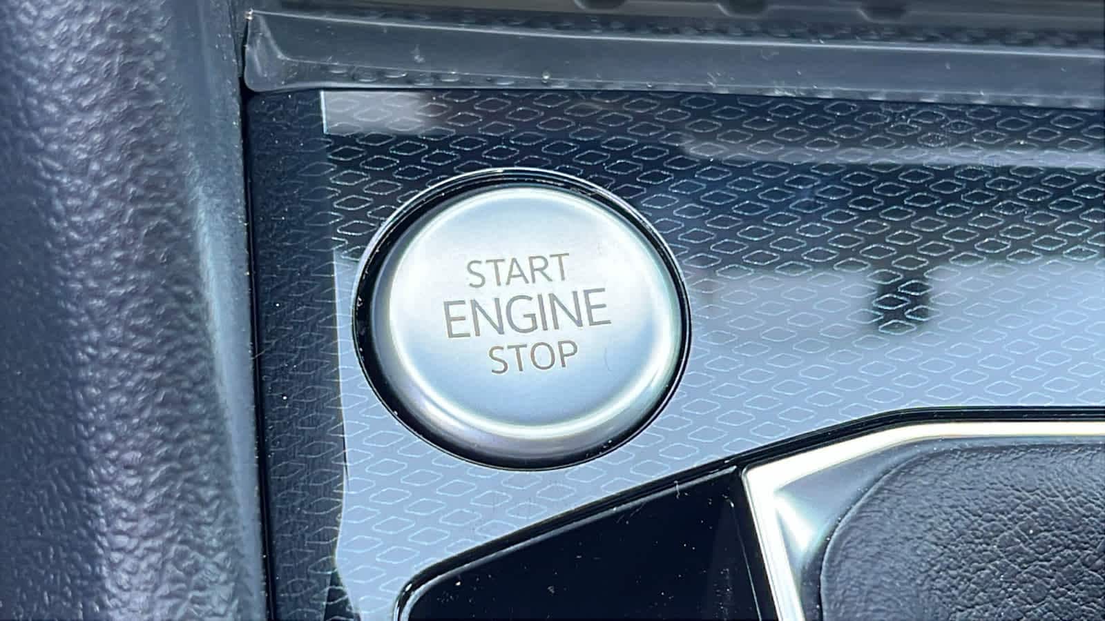 Thumbnail: 2025 Volkswagen Taos - 17