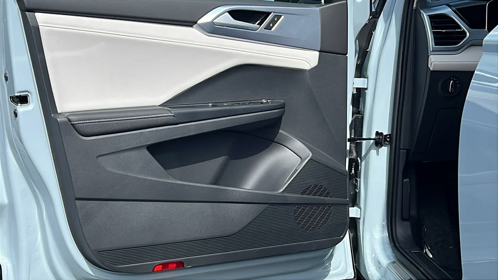 Thumbnail: 2025 Volkswagen Taos - 23