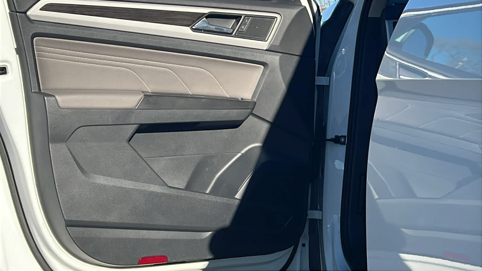 Thumbnail: 2022 Volkswagen Atlas - 23