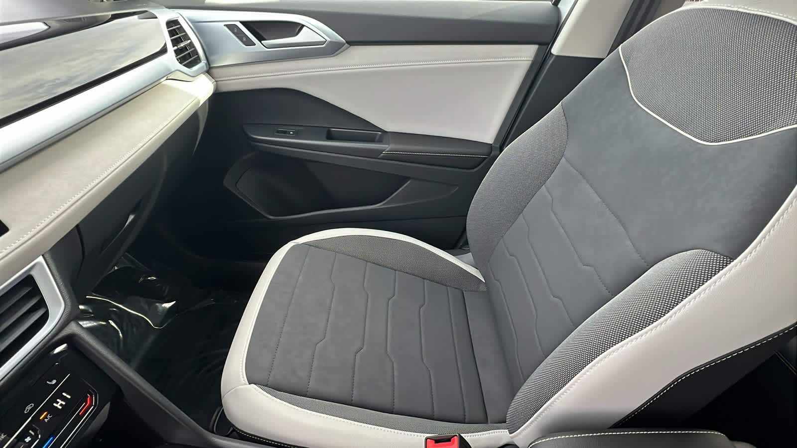 Thumbnail: 2026 Volkswagen Taos - 12