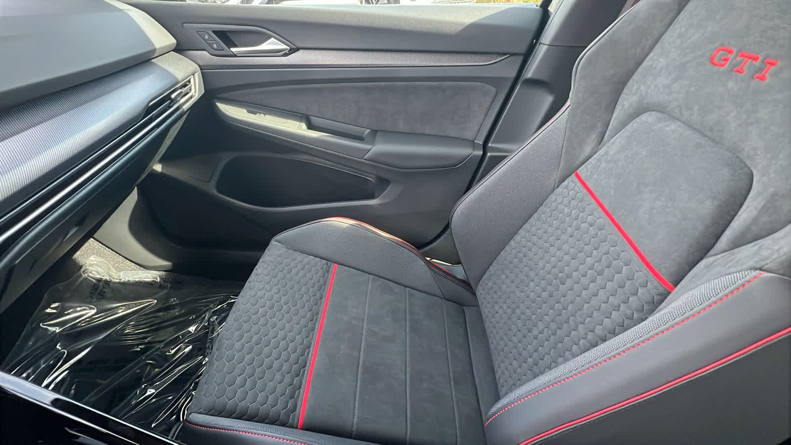 Thumbnail: 2025 Volkswagen Golf - 12