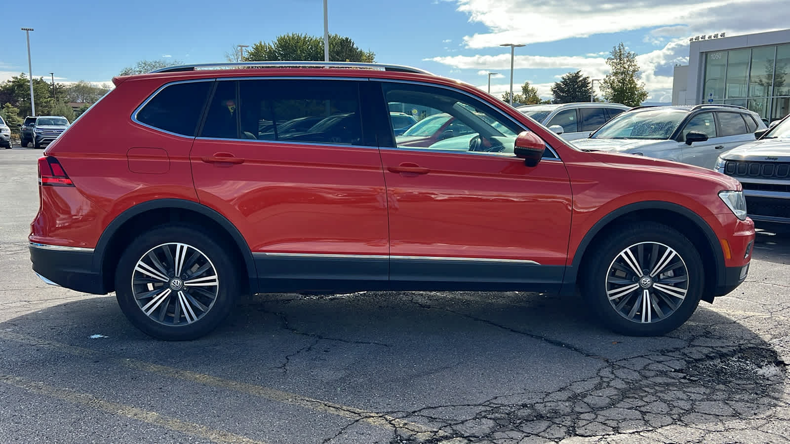 Thumbnail: 2019 Volkswagen Tiguan - 4