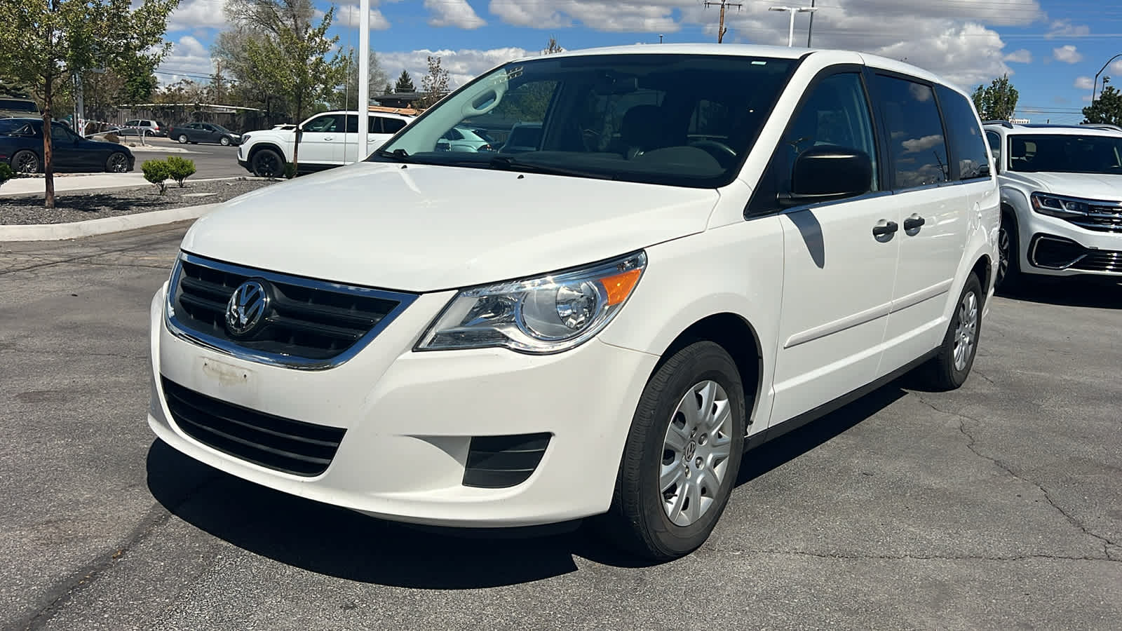 Thumbnail: 2011 Volkswagen Routan - 1