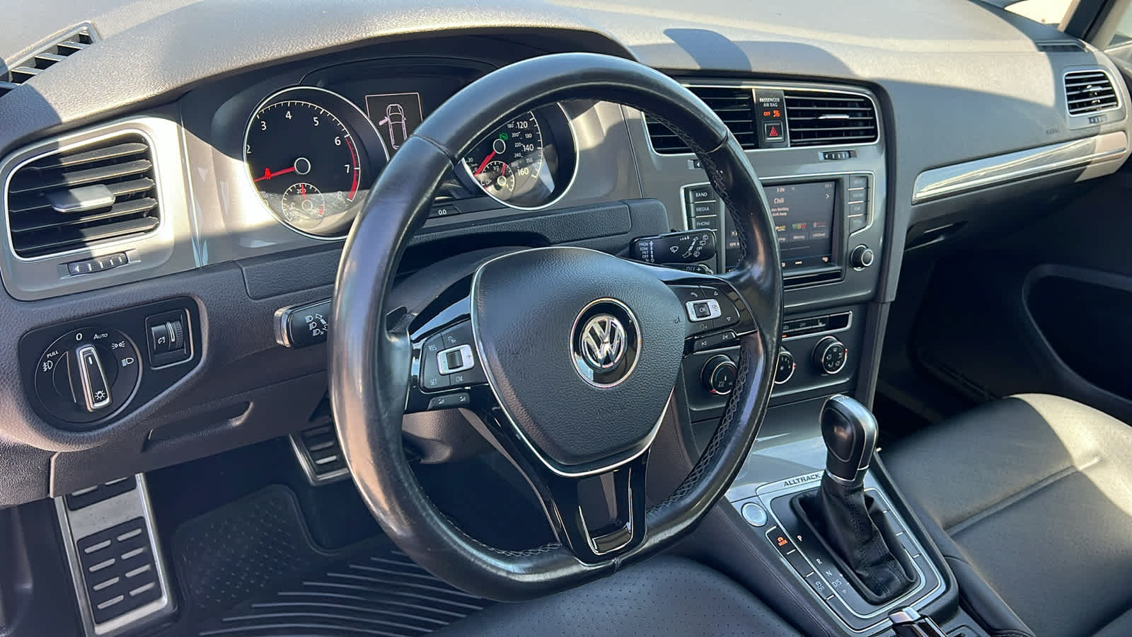 Thumbnail: 2017 Volkswagen Golf - 10
