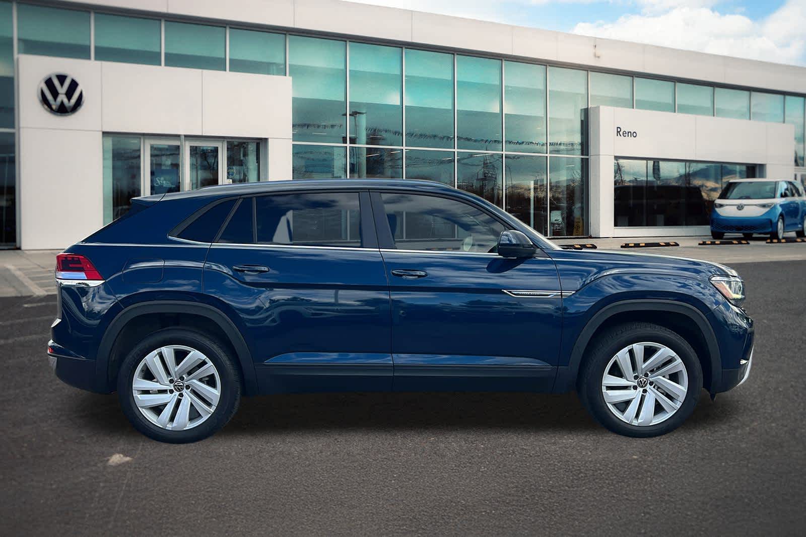 2023 Volkswagen Atlas Cross Sport V6 SE Technology photo 3