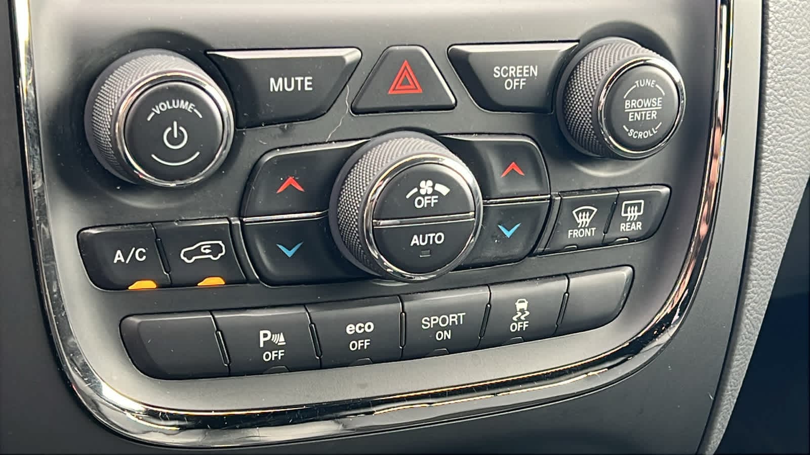 Thumbnail: 2019 Dodge Durango - 14