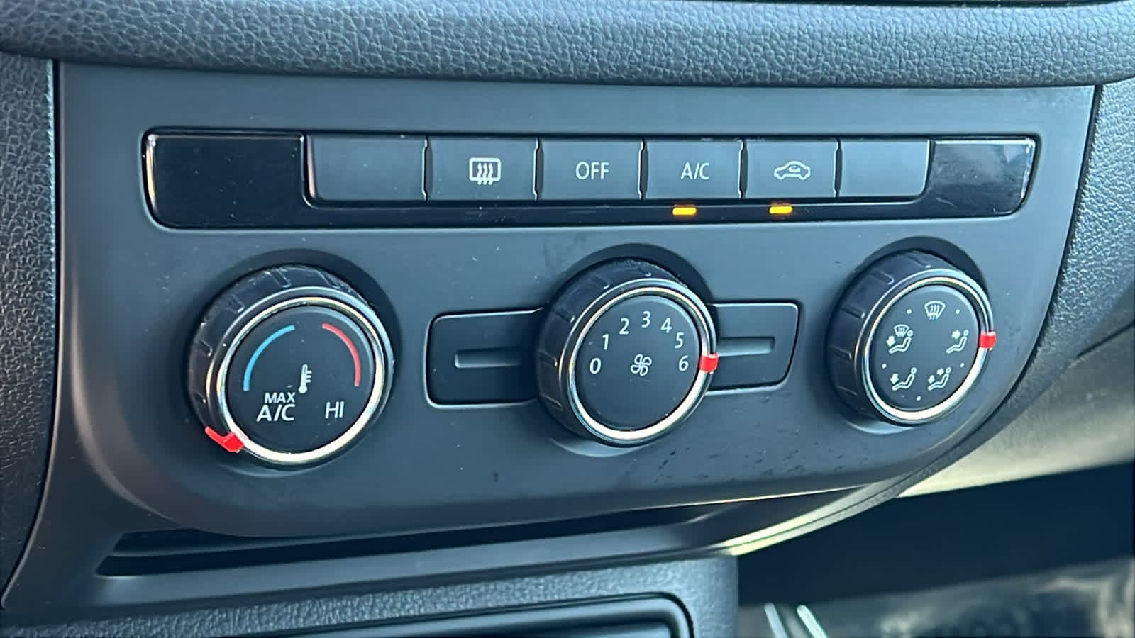 Thumbnail: 2013 Volkswagen Tiguan - 14