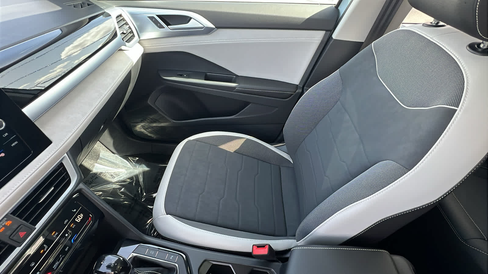 Thumbnail: 2025 Volkswagen Taos - 12