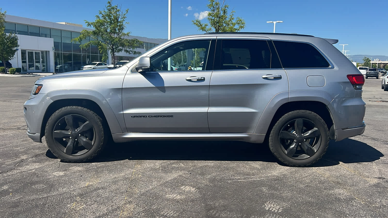 Thumbnail: 2016 Jeep Grand Cherokee - 8