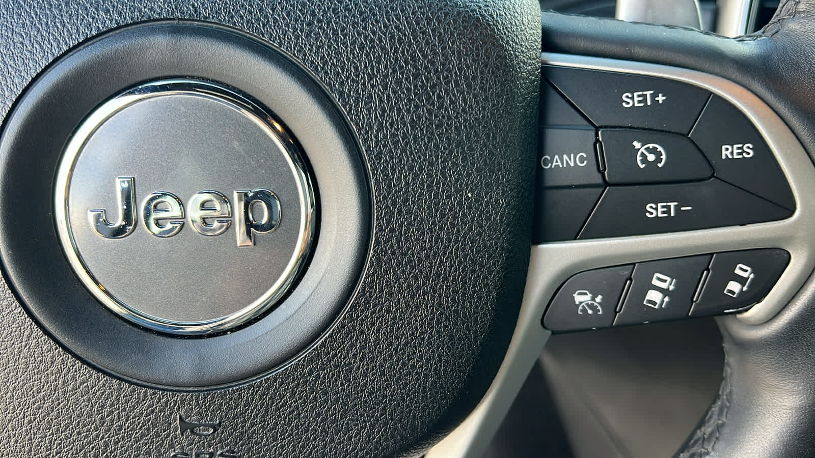 Thumbnail: 2014 Jeep Grand Cherokee - 20