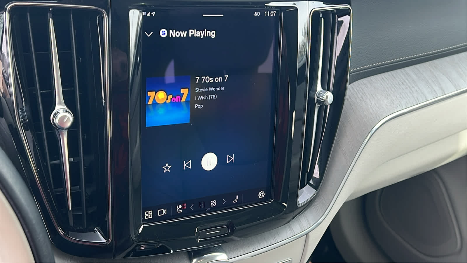 Thumbnail: 2023 Volvo XC60 - 15