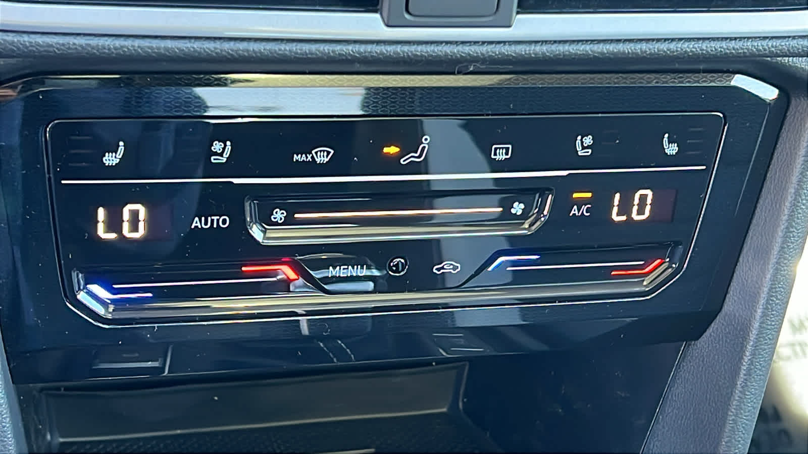 Thumbnail: 2025 Volkswagen Taos - 14