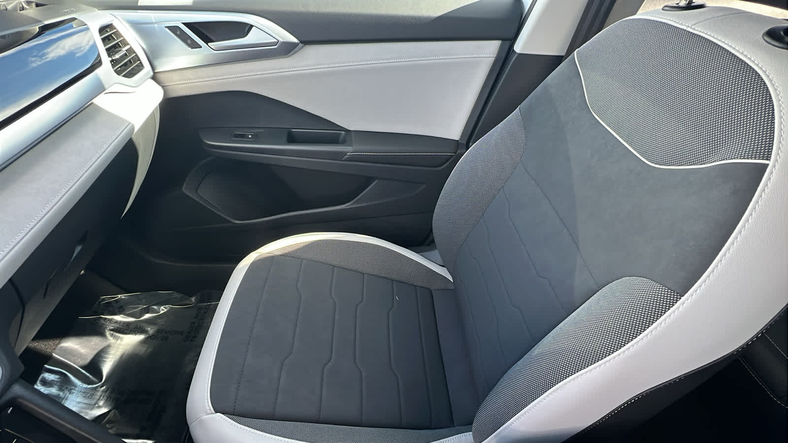 Thumbnail: 2026 Volkswagen Taos - 12