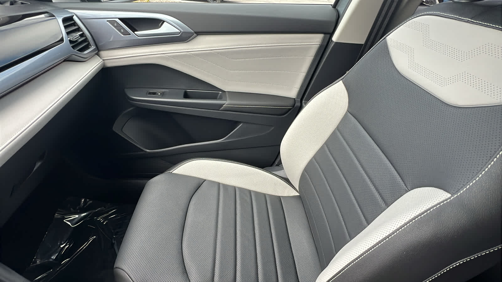 Thumbnail: 2025 Volkswagen Taos - 12