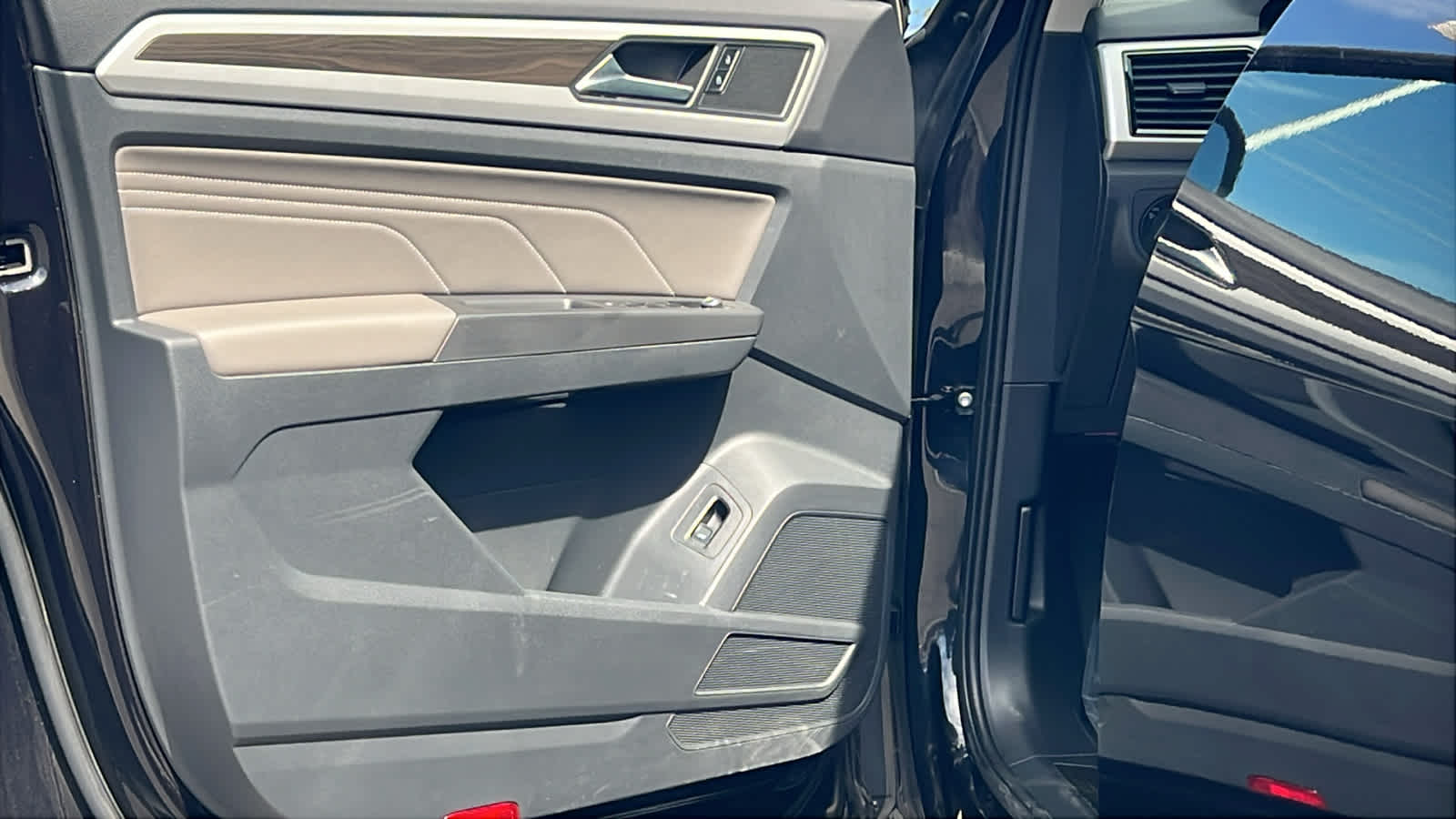 Thumbnail: 2022 Volkswagen Atlas - 23