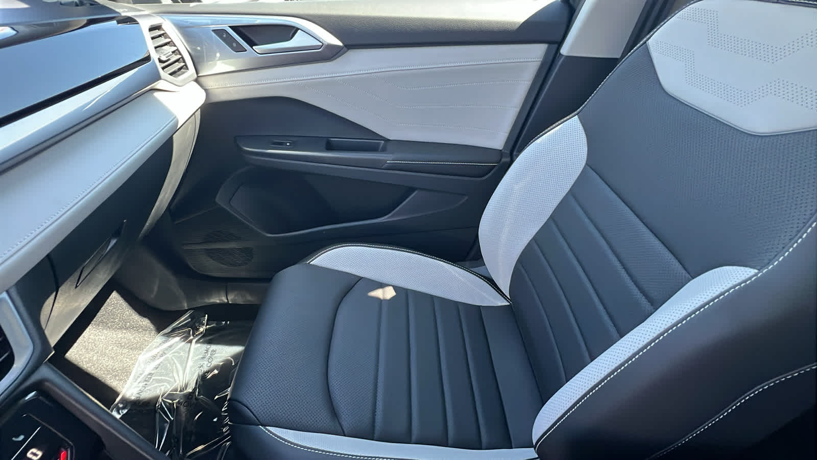 Thumbnail: 2025 Volkswagen Taos - 12