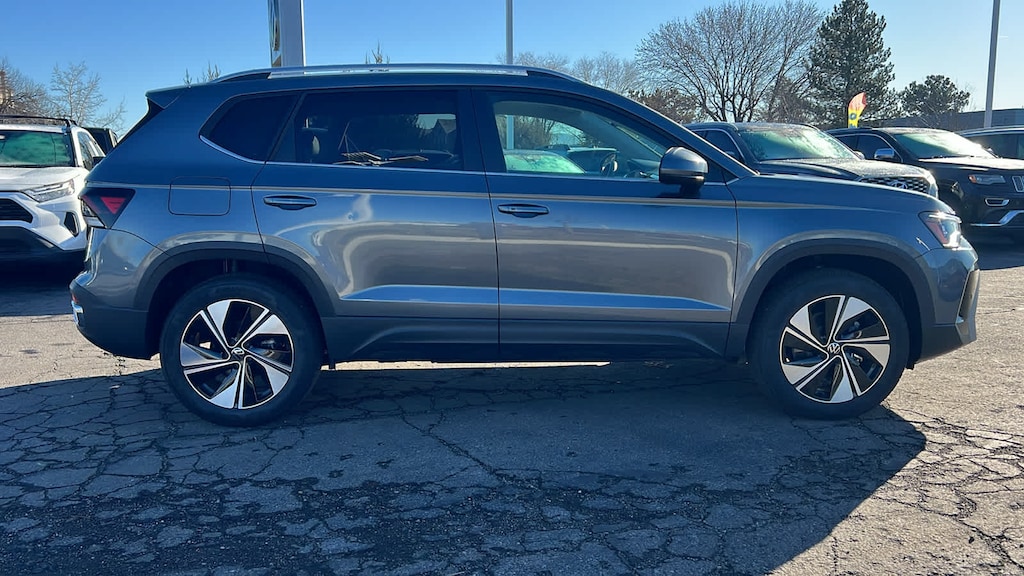 Used 2025 Volkswagen Taos SE SUV