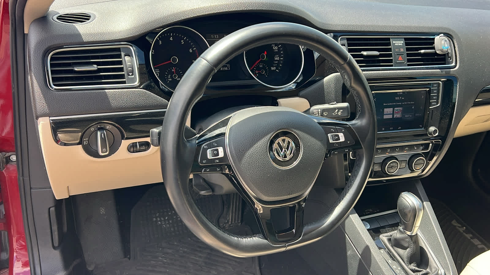 Thumbnail: 2017 Volkswagen Jetta - 10