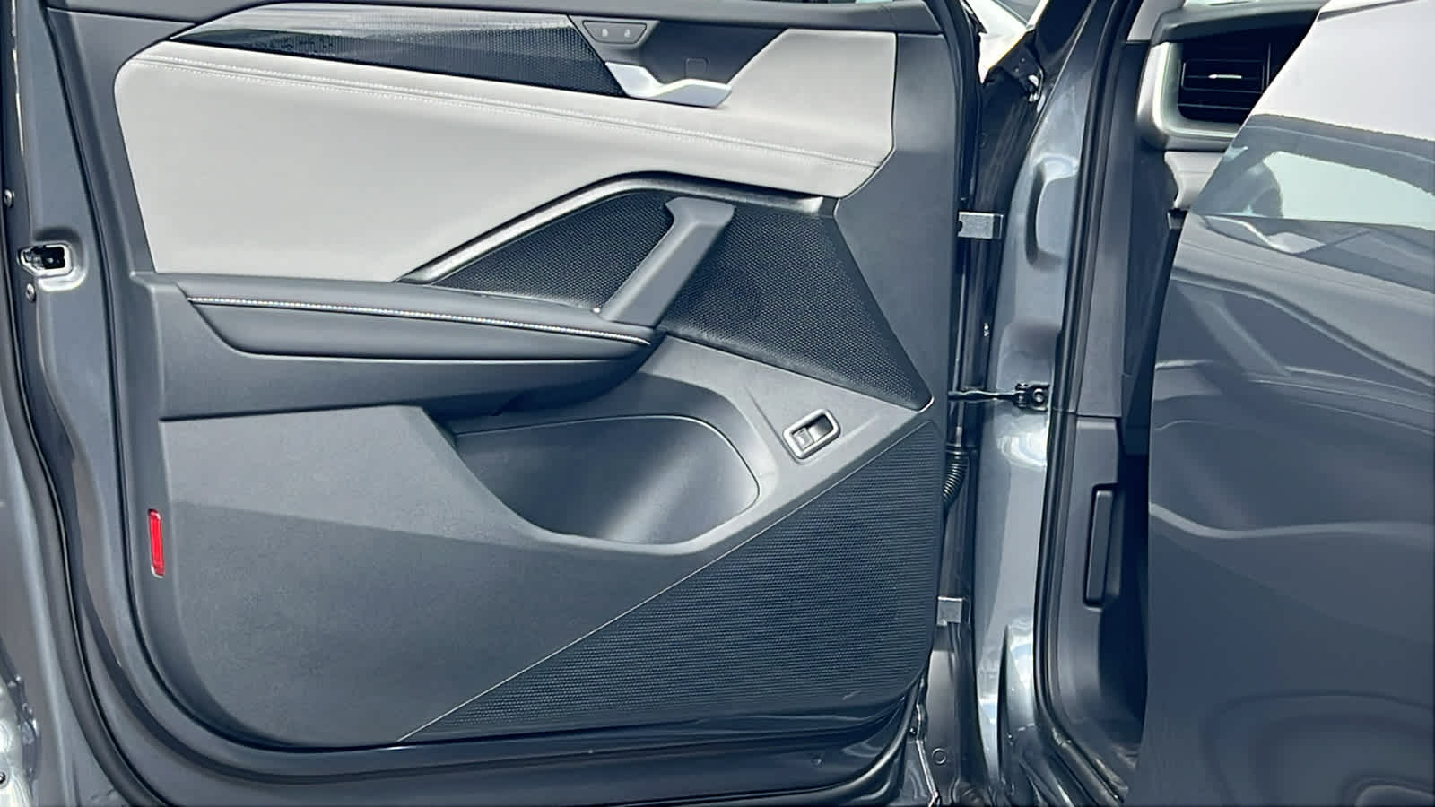 Thumbnail: 2025 Volkswagen Tiguan - 23