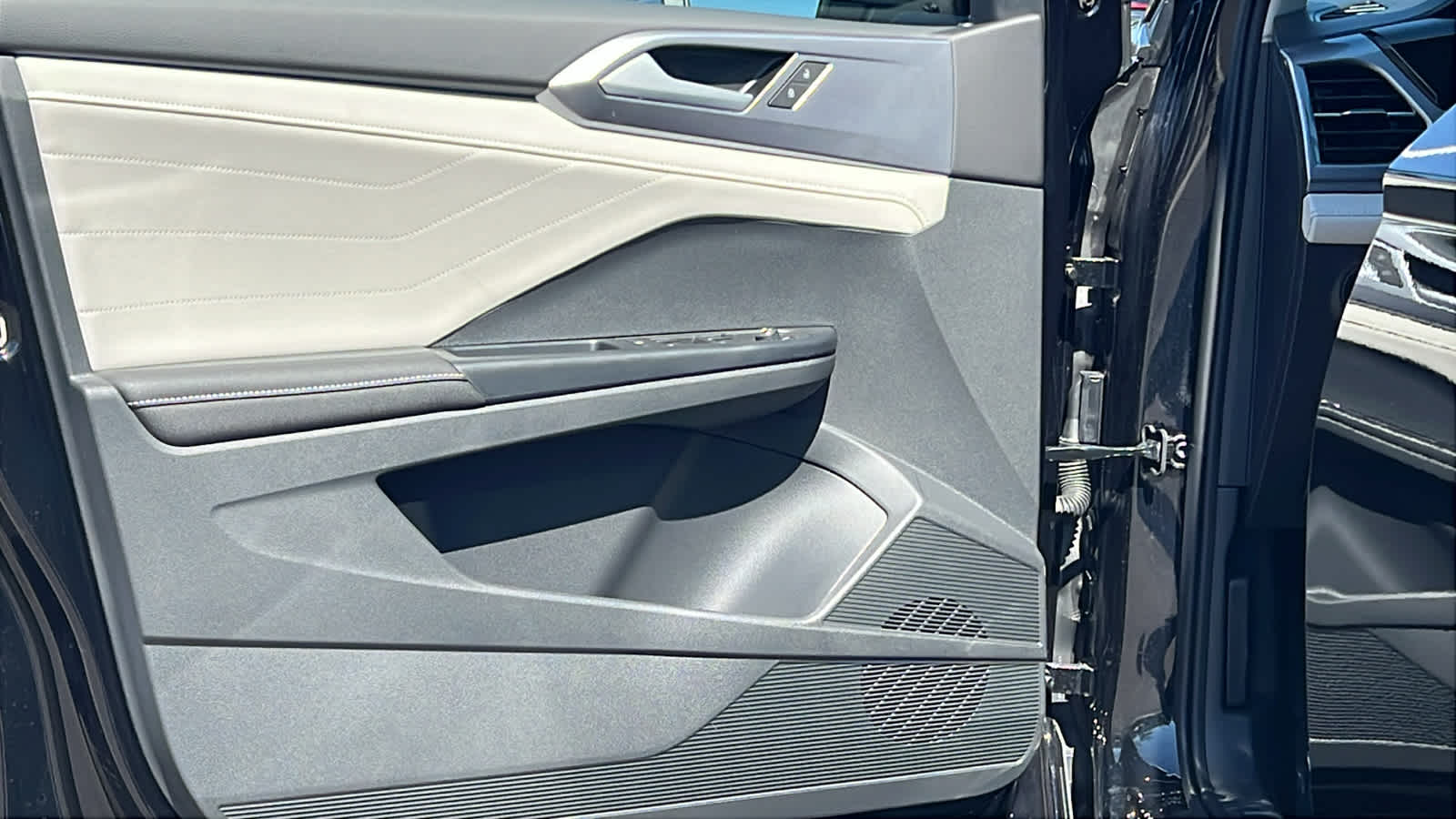 Thumbnail: 2025 Volkswagen Taos - 23