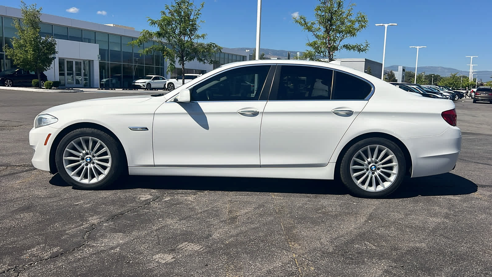 Thumbnail: 2012 BMW 5 Series - 8