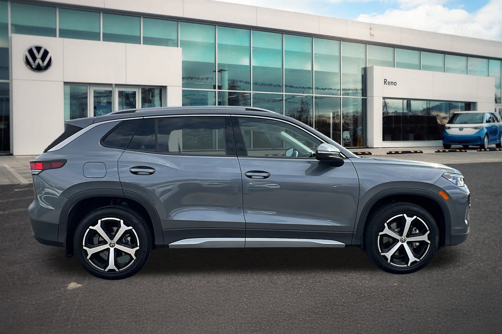 Thumbnail: 2025 Volkswagen Tiguan - 4