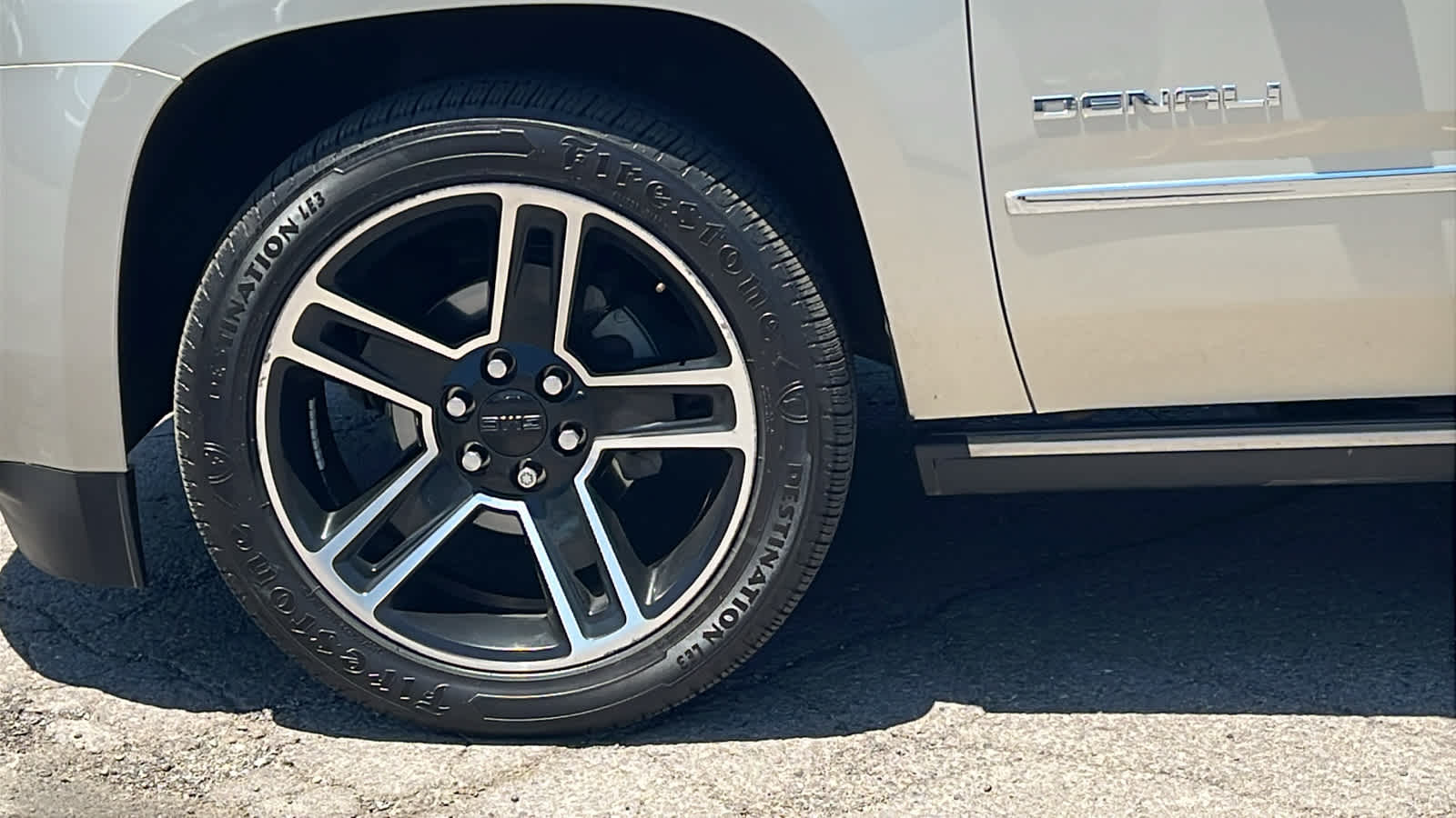 2017 GMC Yukon Denali 9