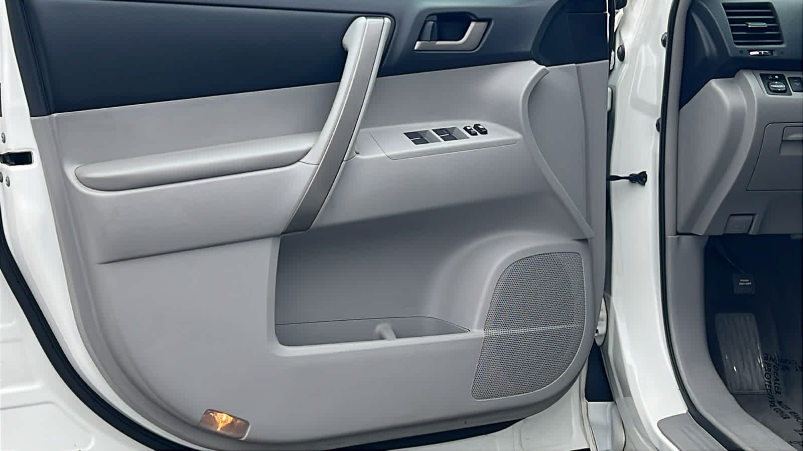 Thumbnail: 2010 Toyota Highlander - 23