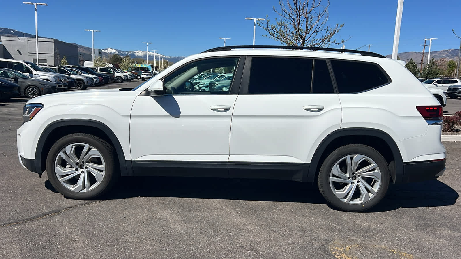 Thumbnail: 2021 Volkswagen Atlas - 8