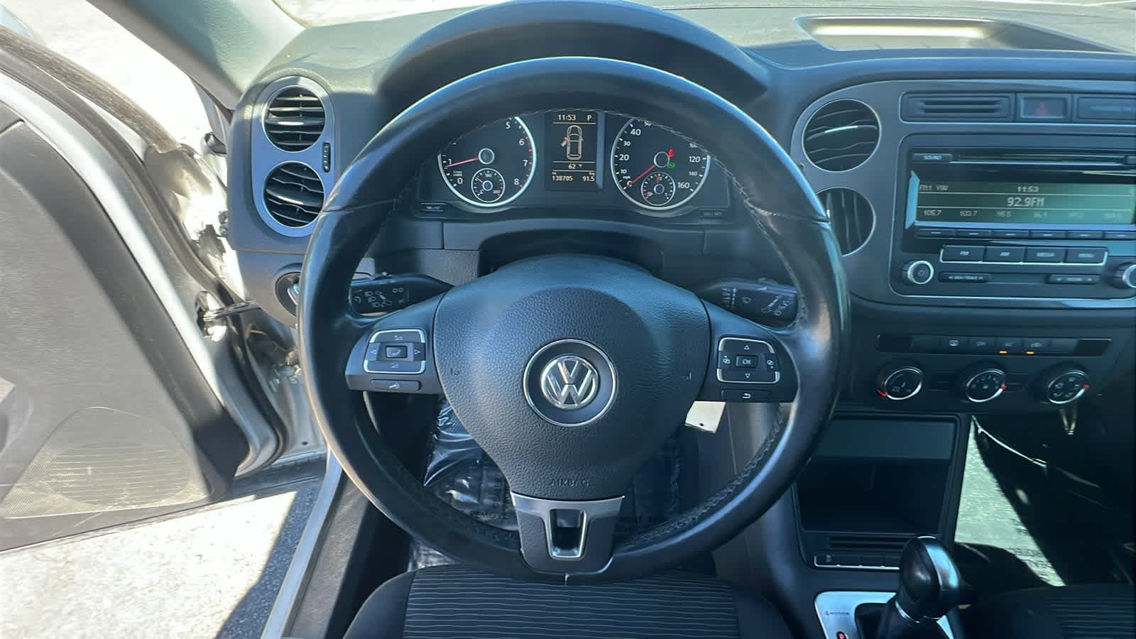 Thumbnail: 2013 Volkswagen Tiguan - 17