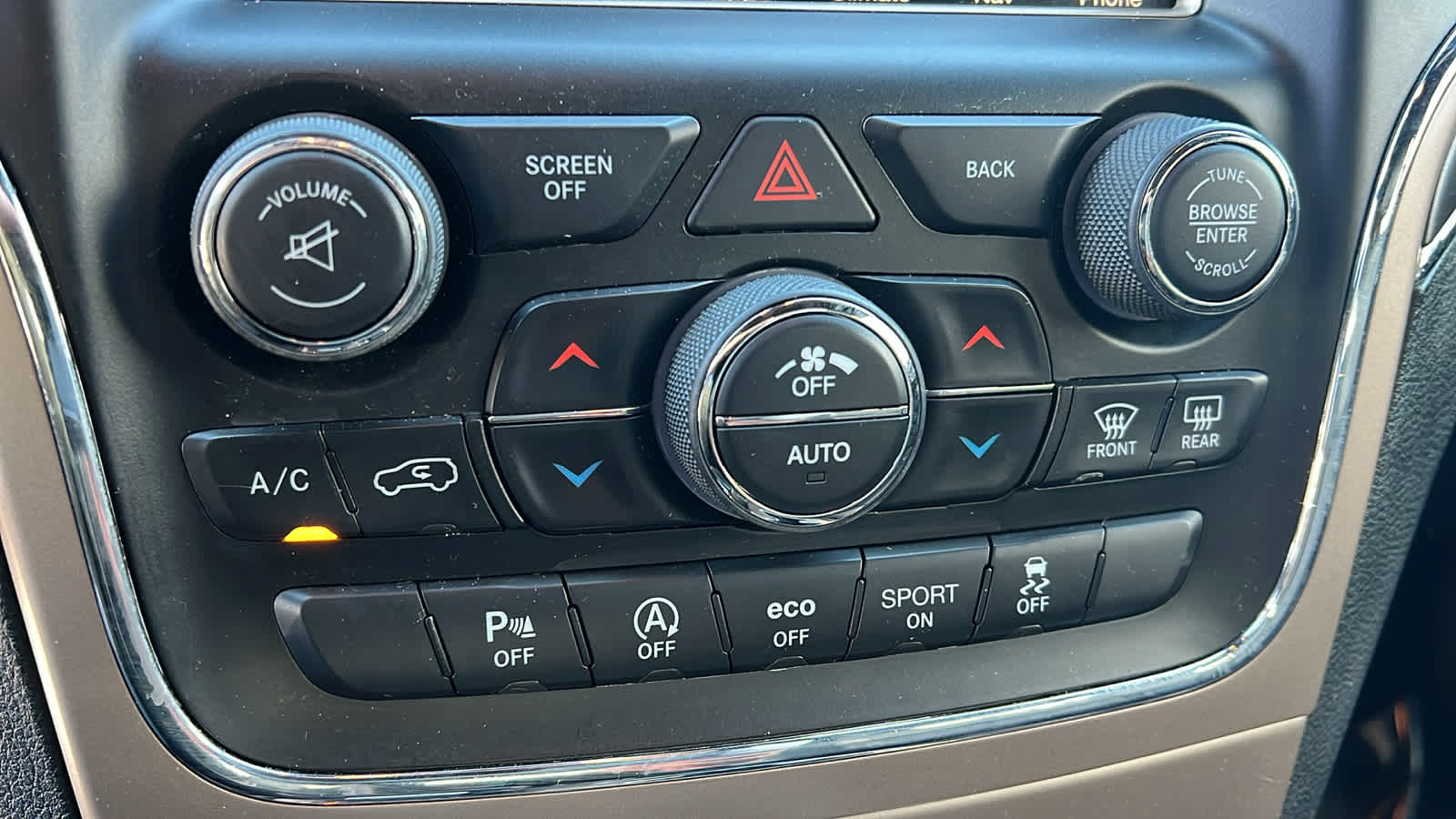 Thumbnail: 2016 Jeep Grand Cherokee - 14