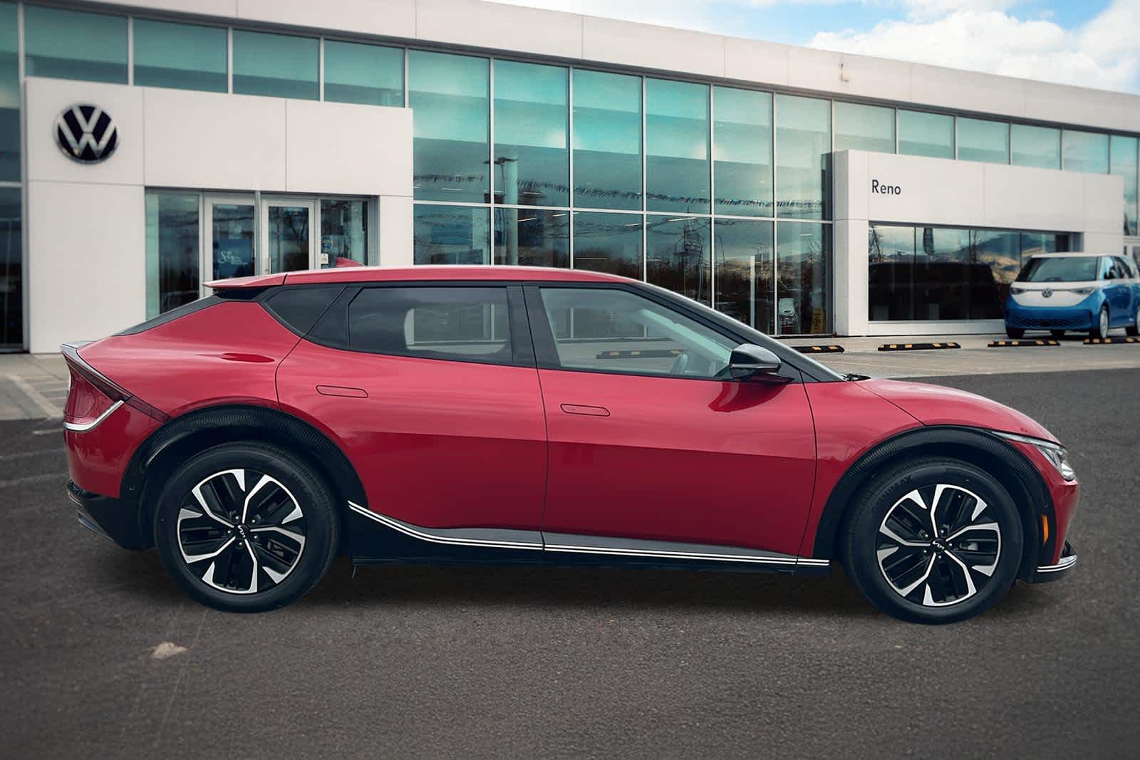 Thumbnail: 2022 Kia EV6 - 4