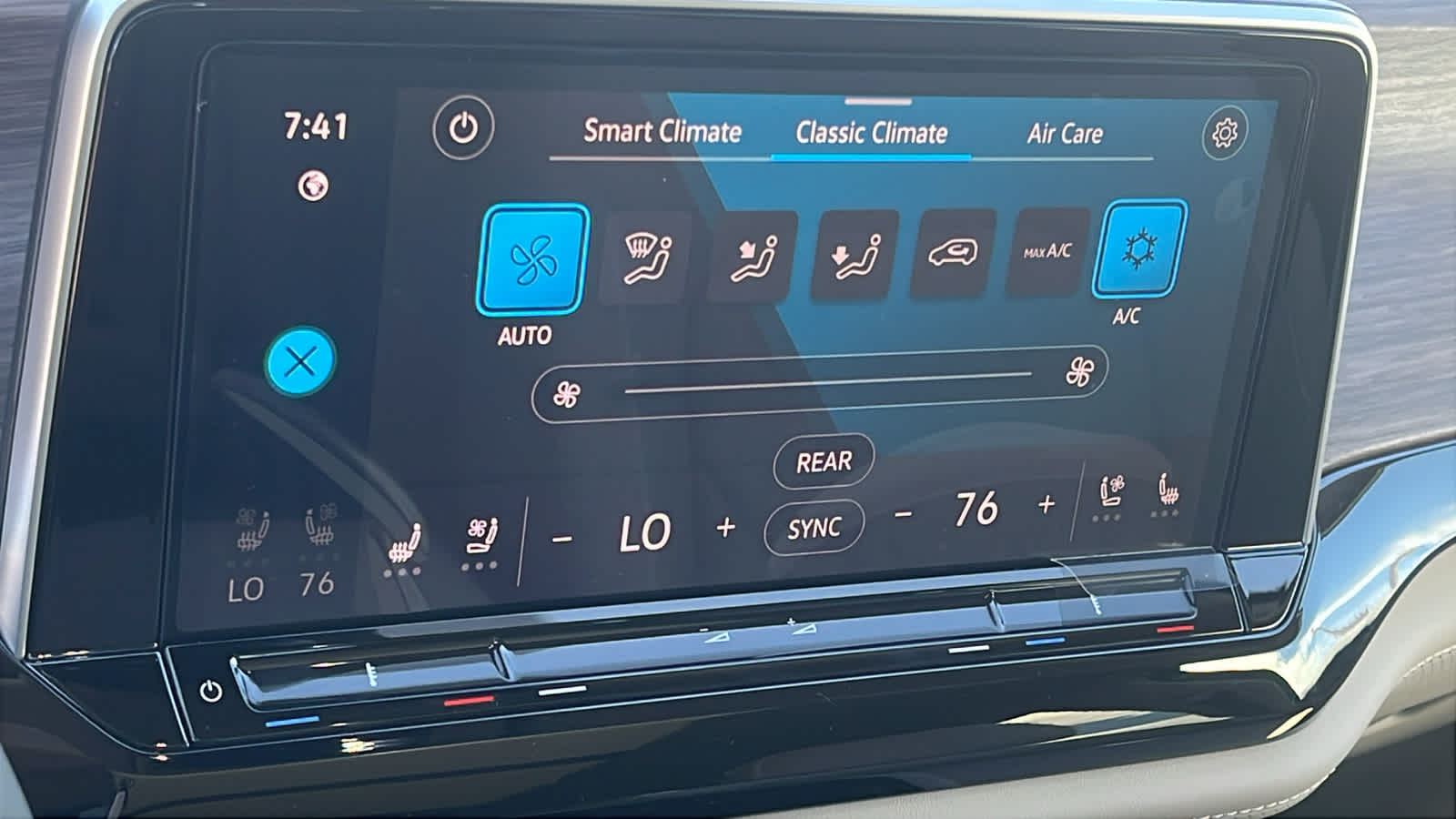 Thumbnail: 2026 Volkswagen Atlas - 14