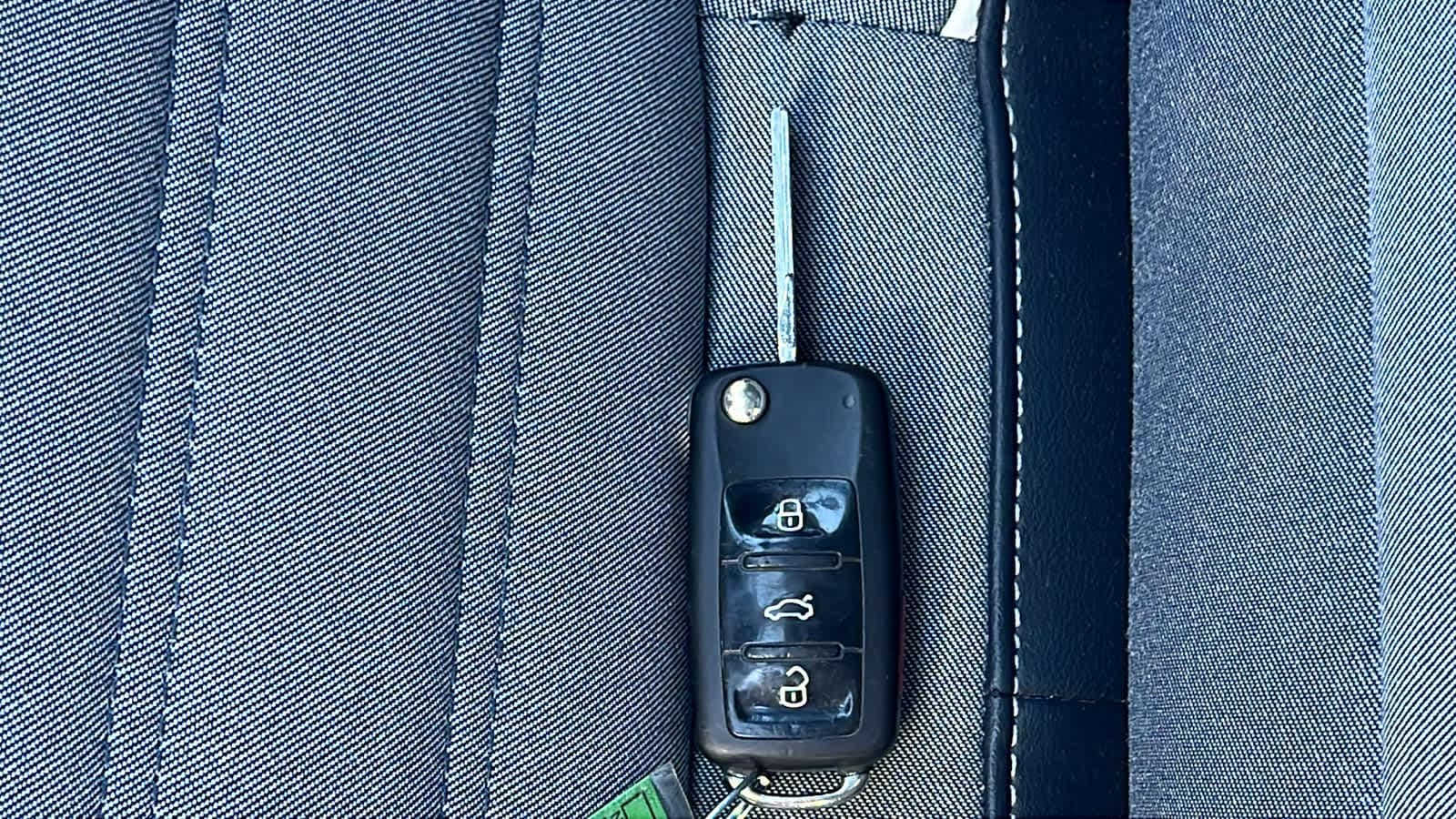 Thumbnail: 2016 Volkswagen Beetle - 26