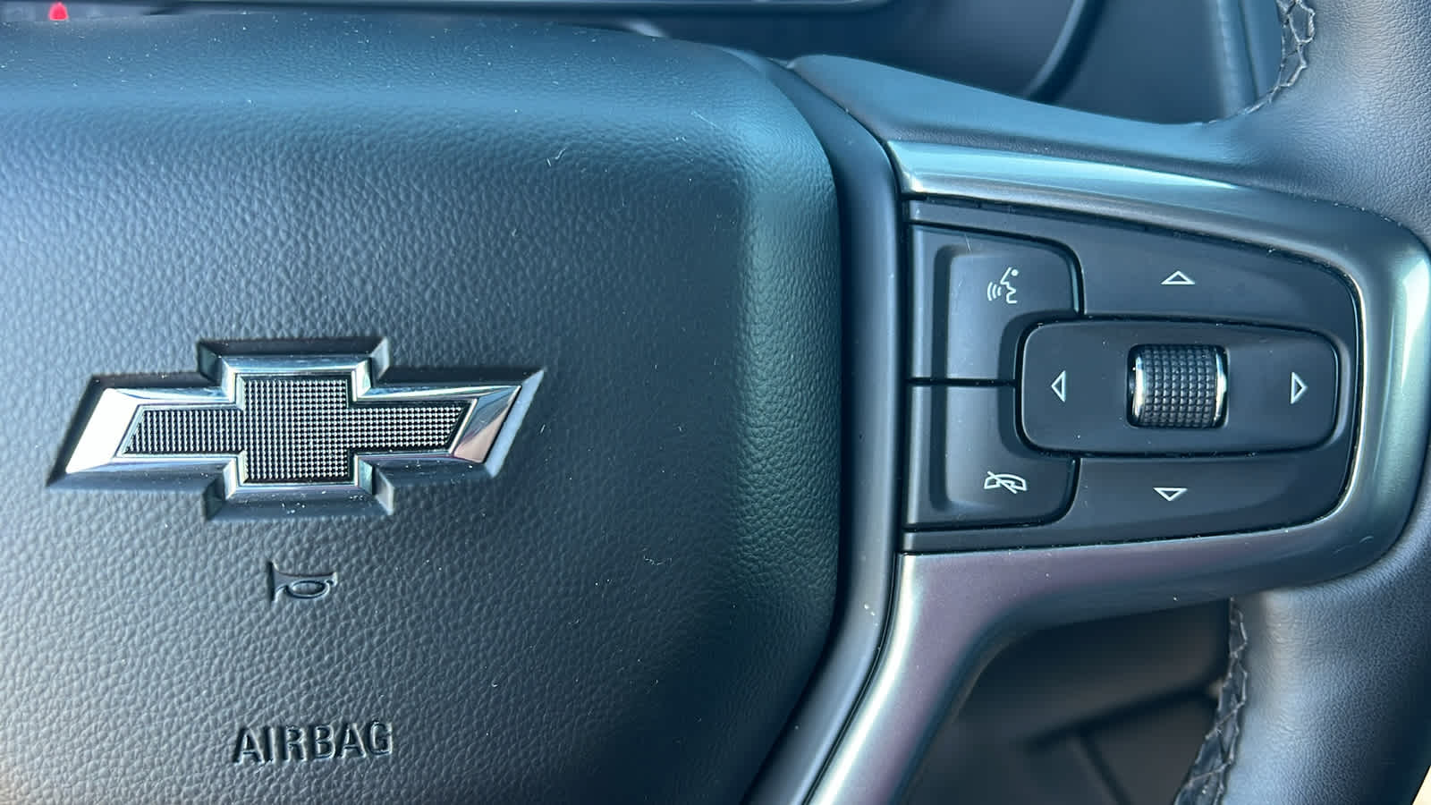 Thumbnail: 2023 Chevrolet Tahoe - 20