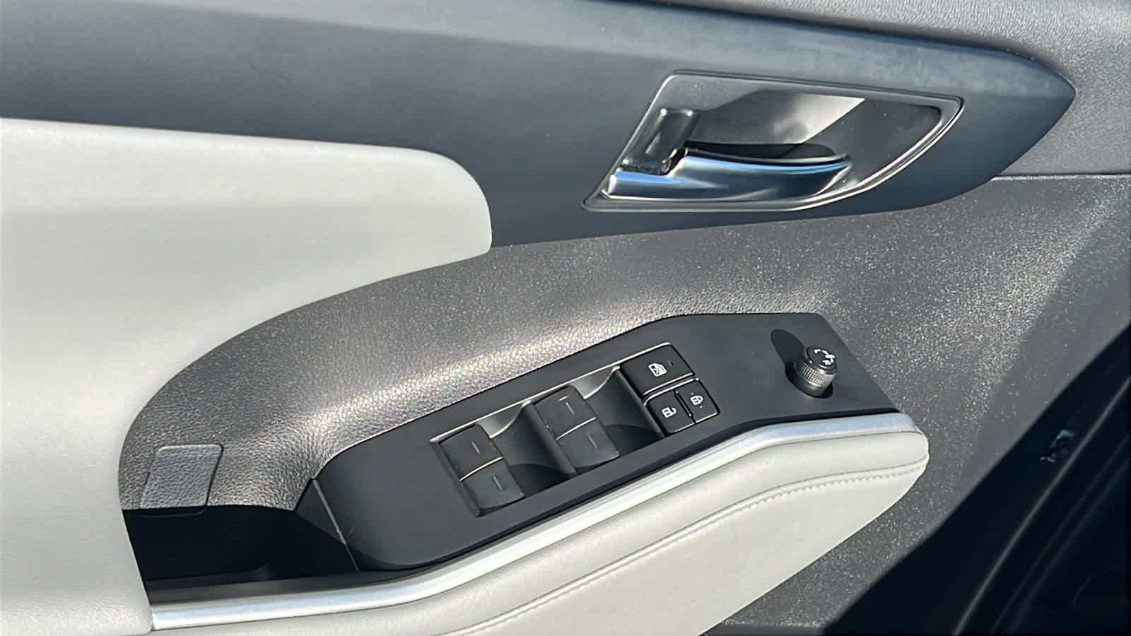 Thumbnail: 2024 Toyota Highlander - 22