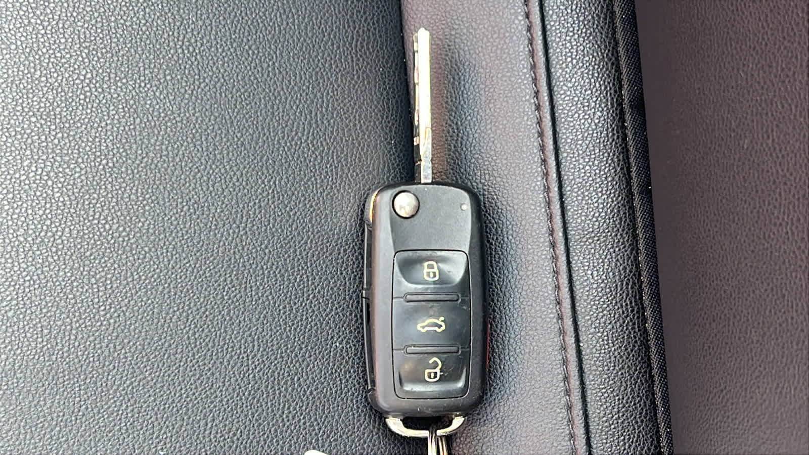 Thumbnail: 2019 Volkswagen Beetle - 27