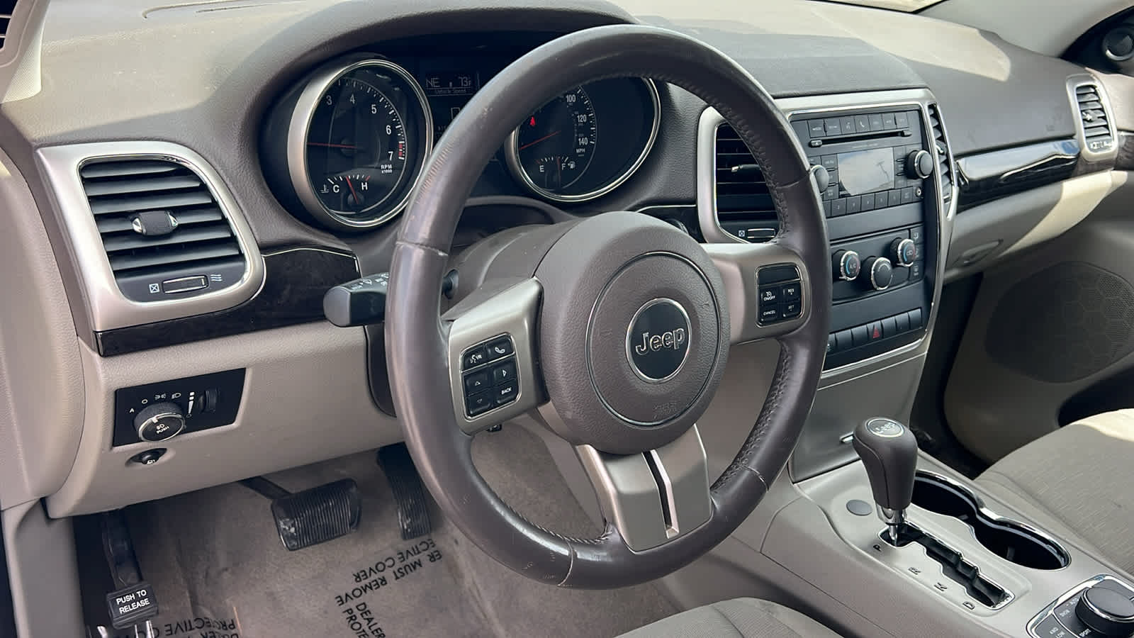 Thumbnail: 2012 Jeep Grand Cherokee - 10