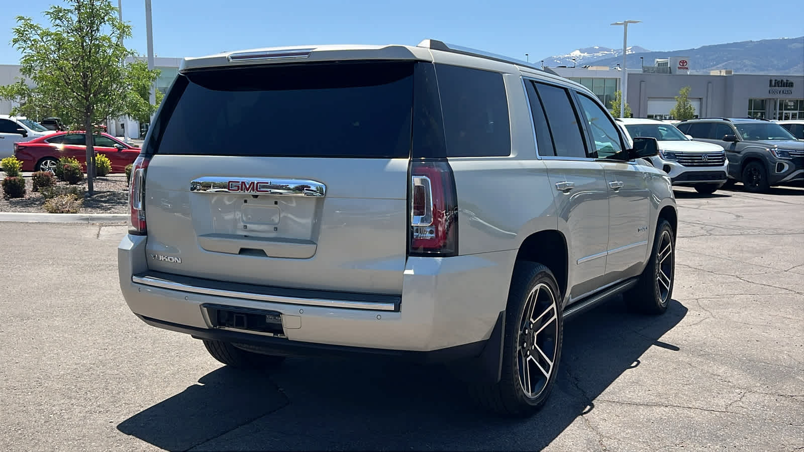 2017 GMC Yukon Denali 5