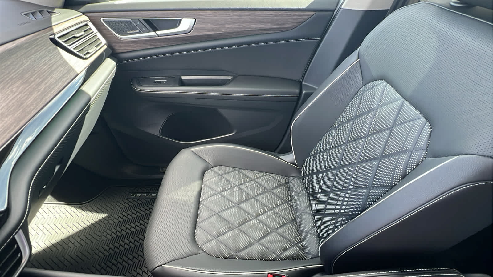 Thumbnail: 2026 Volkswagen Atlas - 12