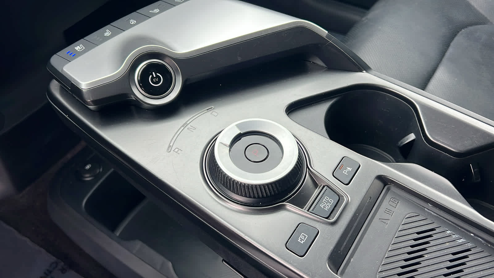 Thumbnail: 2022 Kia EV6 - 13